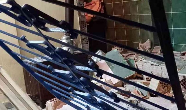 Dairede meydana gelen patlamada evin duvarı çöktü