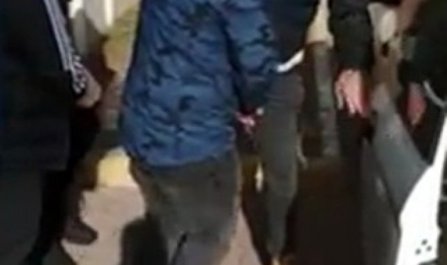 Damada &quot;pompalı tüfek&quot; takmıştı: Yakalandılar