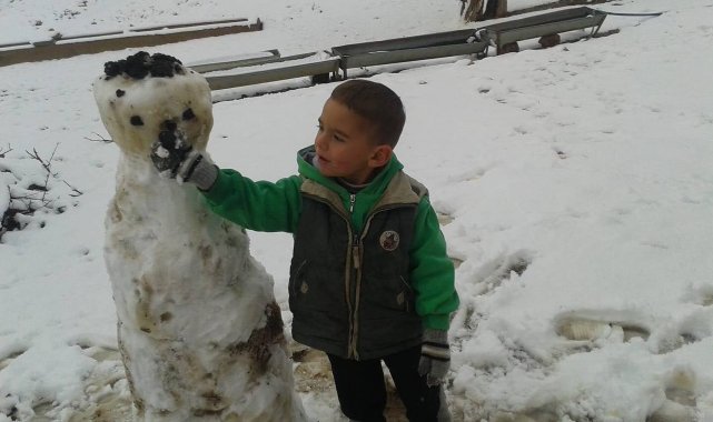 Darende'ye mevsimin ilk kar yağışı sevindirdi