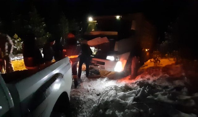 Demirci'de yoğun kar mesaisi