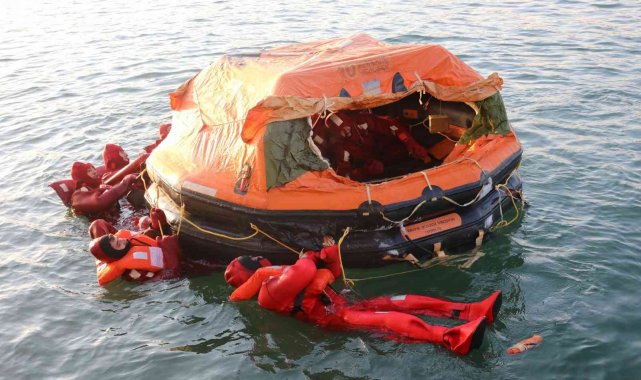 Denizde nefes kesen yangın tatbikatı