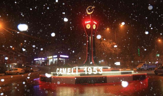 Denizli kent merkezine beklenen ilk kar düştü