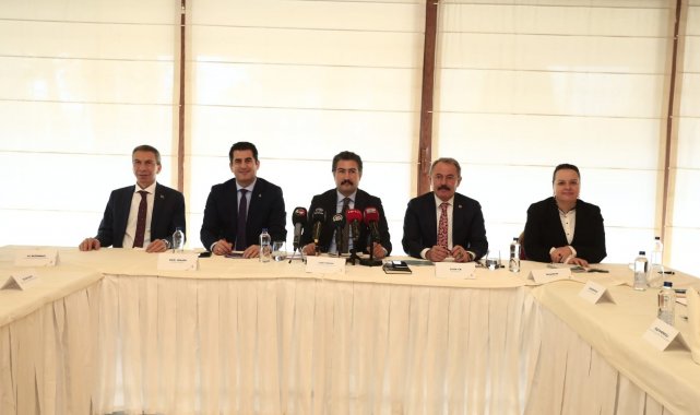 Denizli&#039;de AK Parti Türkiye&#039;nin yeni ekonomi modeli için Oda ve STK&#039;larla buluştu