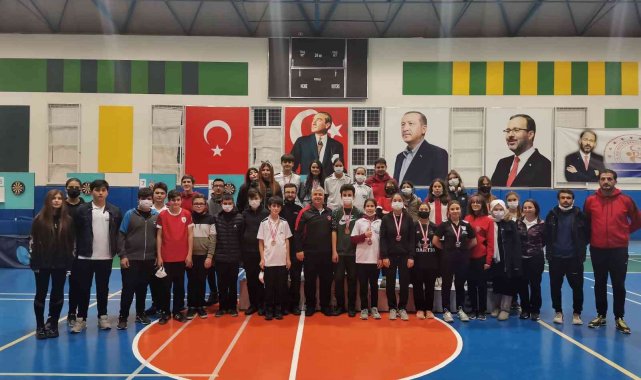 Denizli'de dart turnuvası düzenledi