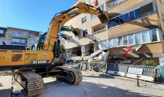 Depremde 10 kişinin yaralandığı siteyle ilgili 3 sanık yargılanacak
