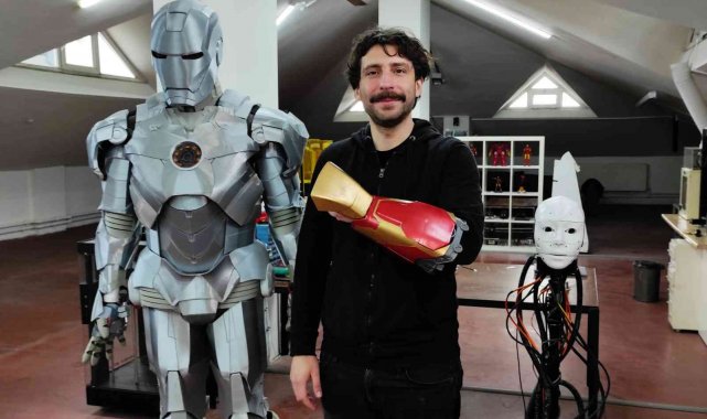 Derisinin altına yerleştirdiği çip sayesinde Iron Man gibi ateş edebiliyor