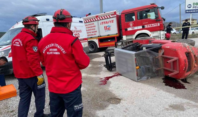 Devrilen forkliftin altında can verdi