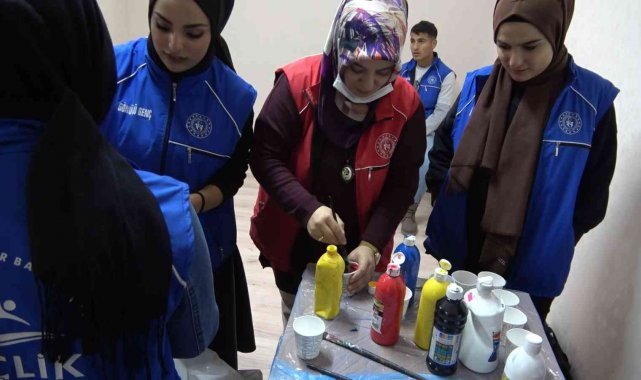 Dezavantajlı okulların kütüphaneleri gençlerle renkleniyor