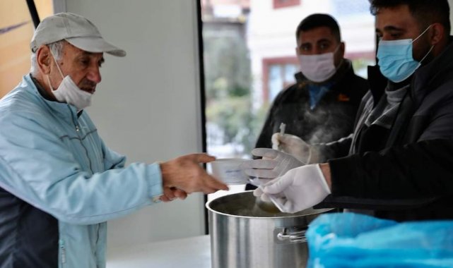 Didim Belediyesi&#039;nden vatandaşlara sıcak çorba ikramı
