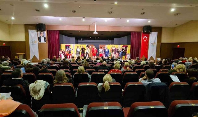 Didim'deki yabancılar "eğitim" için sahne aldı