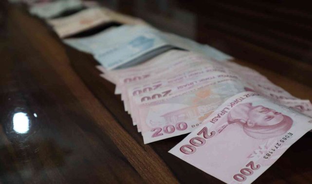 Dilencinin üzerinden çıkan para zabıta ekiplerini de şaşırttı