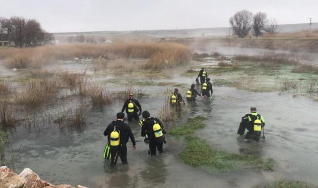 Dışarda olanlar üşürken suya dalanlar ısınıyor