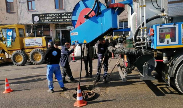 DİSKİ Dicle Şube Müdürlüğü kış çalışmalarına devam ediyor