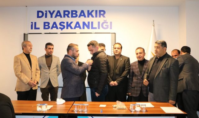 Diyarbakır'da Gelecek Partisi'nden 200 kişi AK Parti'ye katıldı