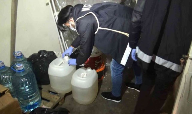 Diyarbakır&#039;da sahte içki imalathanesine baskın, 5 gözaltı