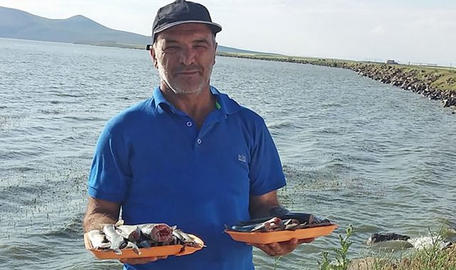 Doğa sever tır sürücüsünden geriye ayı beslerken çektiği görüntüler kaldı