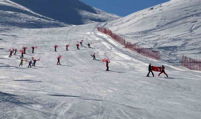 Doğu Anadolu'nun gözdesi Hesarek'te kayak sezonu açıldı