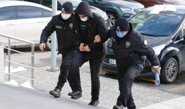 Doktora "Öğleden sonra gelin" dediği için saldırmış