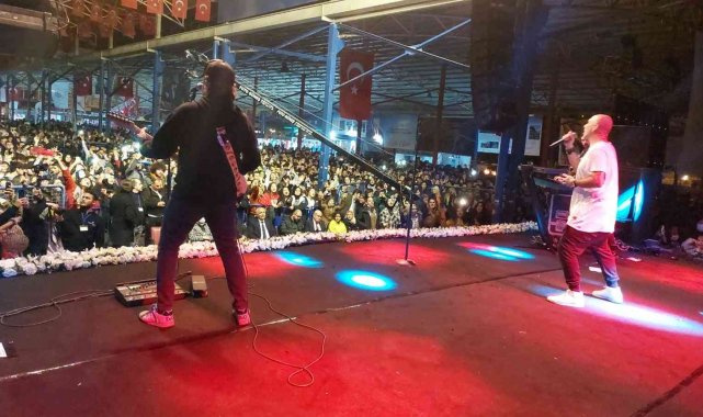 Dörtyol'da vatandaşlar ünlü müzik grubu "Gripin" ile coştu