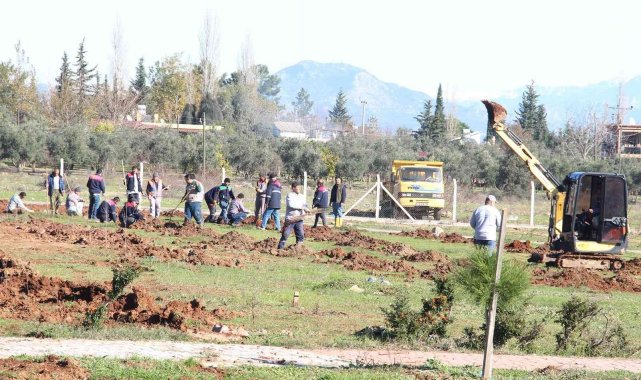 Döşemealtı&#039;nda 17 bin fidan toprakla buluştu