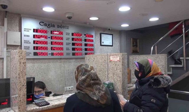 Dövizdeki ani düşüş Kocaeli&#039;deki döviz bürolarını boş bıraktı