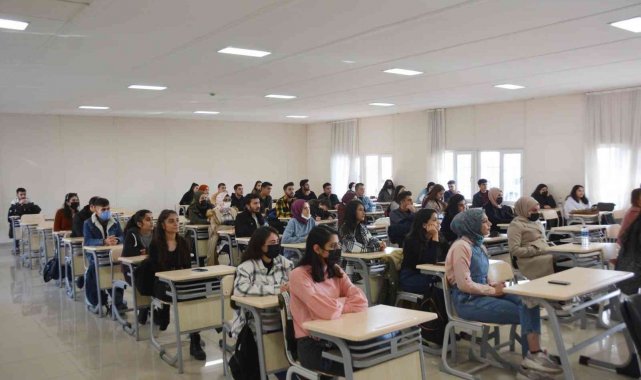 DÜ'de 'Bölge Adliye Mahkemelerinin Görev ve İşleyişi' konulu konferans düzenlendi