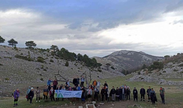 Dünya Dağ Gününde Katırlı zirvesine yürüdüler