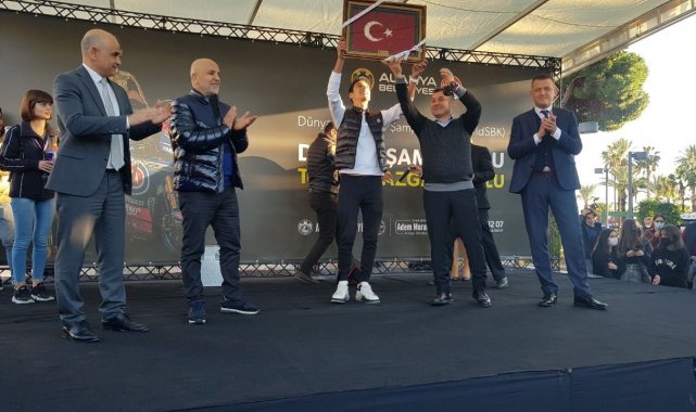 Dünya şampiyonu Razgatlıoğlu'na Alanya'da görkemli karşılama