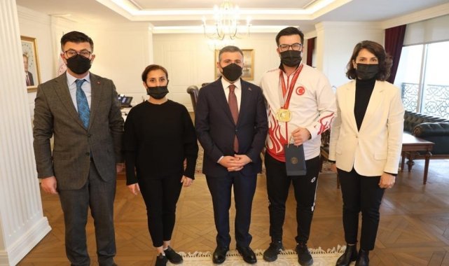 Dünya Şampiyonundan Vali Atay'a ziyaret