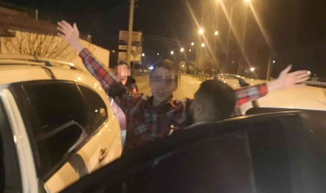 Dur ihtarına uymayıp eroini camdan atıp kaçtı, kovalamacayla yakalandı
