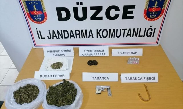 Durdurulan araçtan kavanoz içinde uyuşturucu çıktı