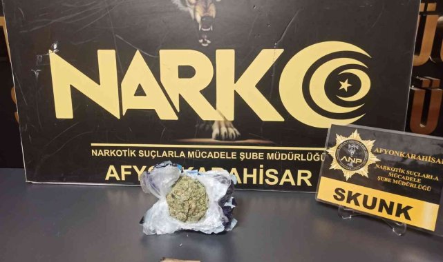 Durdurulan otomobilde yapılan aramada 152 gram skunk ele geçirildi