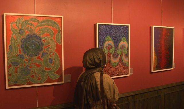 Duygular ve geleneksel motifler, Üsküdar'da 'Zuhur' etti