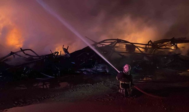 Düzce Valiliğinden fabrika yangını açıklaması: Yangın kontrol altına alındı