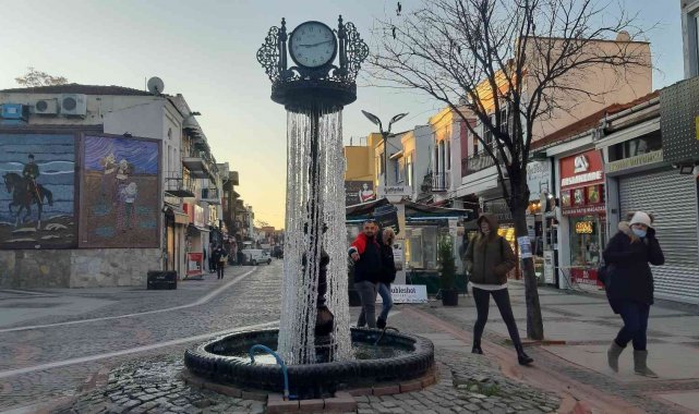 Edirne buz tuttu, süs havuzları dondu