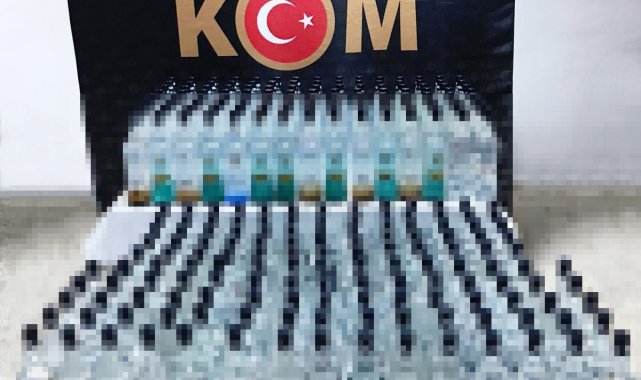 Edirne'de durdurulan otomobilde 260 şişe kaçak içki yakalandı