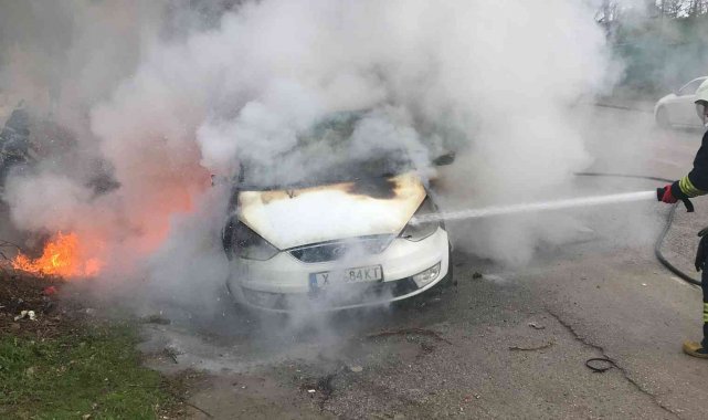 Edirne&#039;ye alışveriş için gelen Bulgar vatandaşın aracı yandı