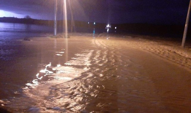 Edirne'yi sağanak vurdu: yollar kapandı, mahsur kalanlar kurtarıldı