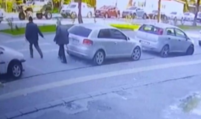 Edremit'te yaşlı amca ve yakını karşıdan karşıya geçemedi