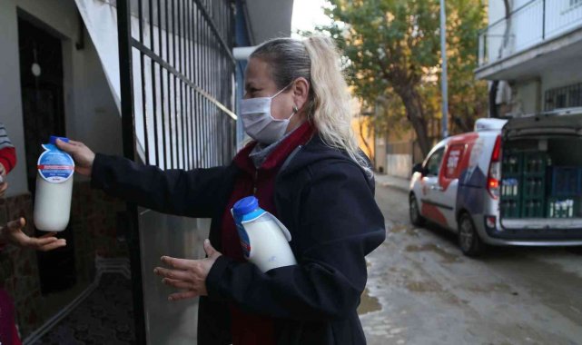 Efeler'de ücretsiz süt dağıtımı devam ediyor