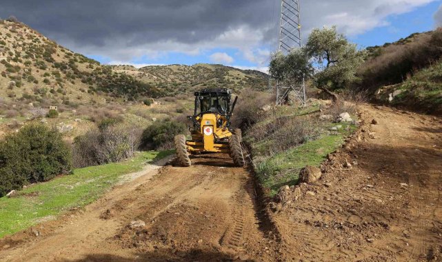 Efeler'den yağışlarla zarar gören yollara yoğun mesai