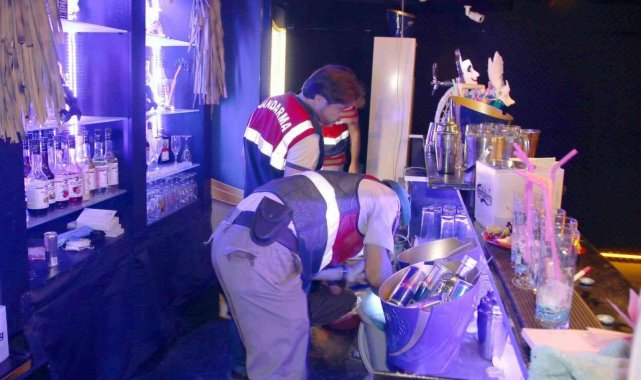 Eğlence mekanında izini olmadan çalışan kadın sınır dışı edilecek