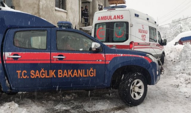 Ekipler karla kaplı yolda KOAH hastasına 5 saatte ulaştı