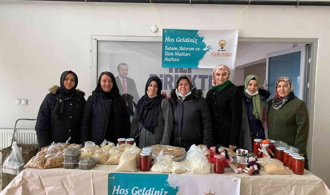 El emeği ürünlerin sergilendiği standı ziyaret etti