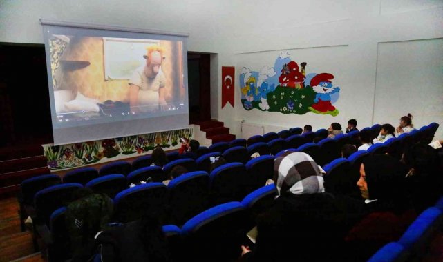 Elazığ Belediyesi'nden miniklere sinema keyfi
