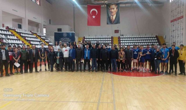 Elazığ'da badminton müsabakaları sona erdi