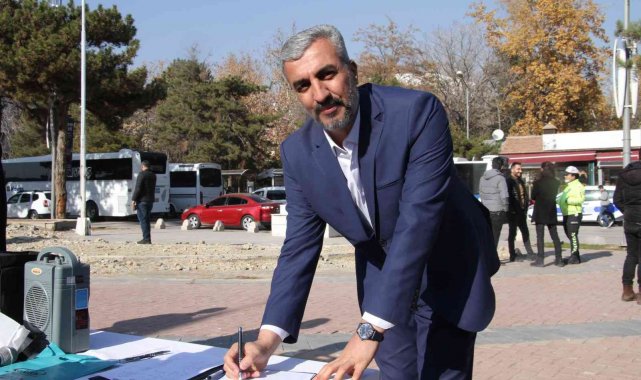 Elazığ'da öğretmenevi yapılması için imza kampanyası başlatıldı