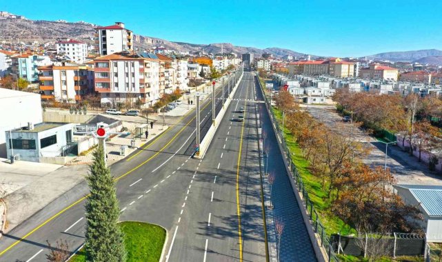 Elazığ'da yol genişletme çalışmaları sürüyor