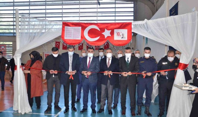 Elbistan&#039;da İstiklal Marşı&#039;nın 100.yılında 100 eser sergisi açıldı