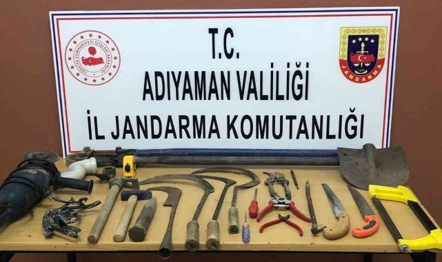 Elektrik direği ve deprem sensör kablosunu çalan hırsızlar tutuklandı